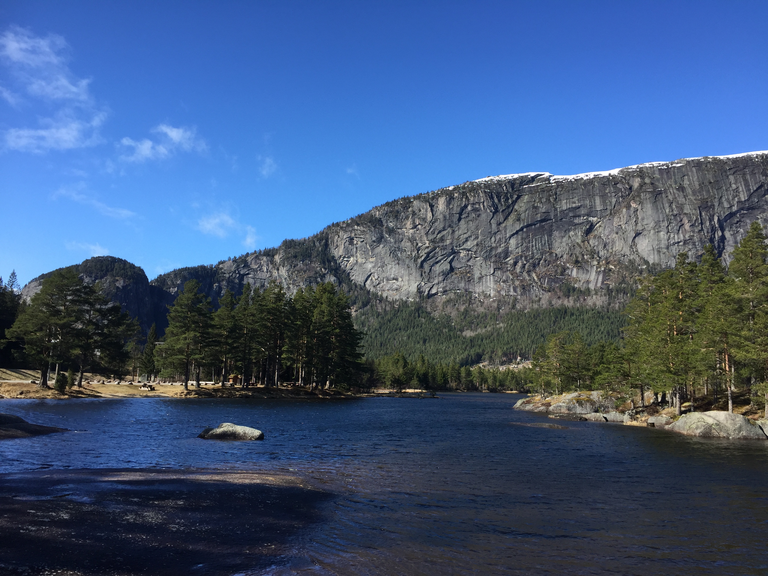 Honnevje rasteplass og badeplass (honnevje-rasteplass.jpg)