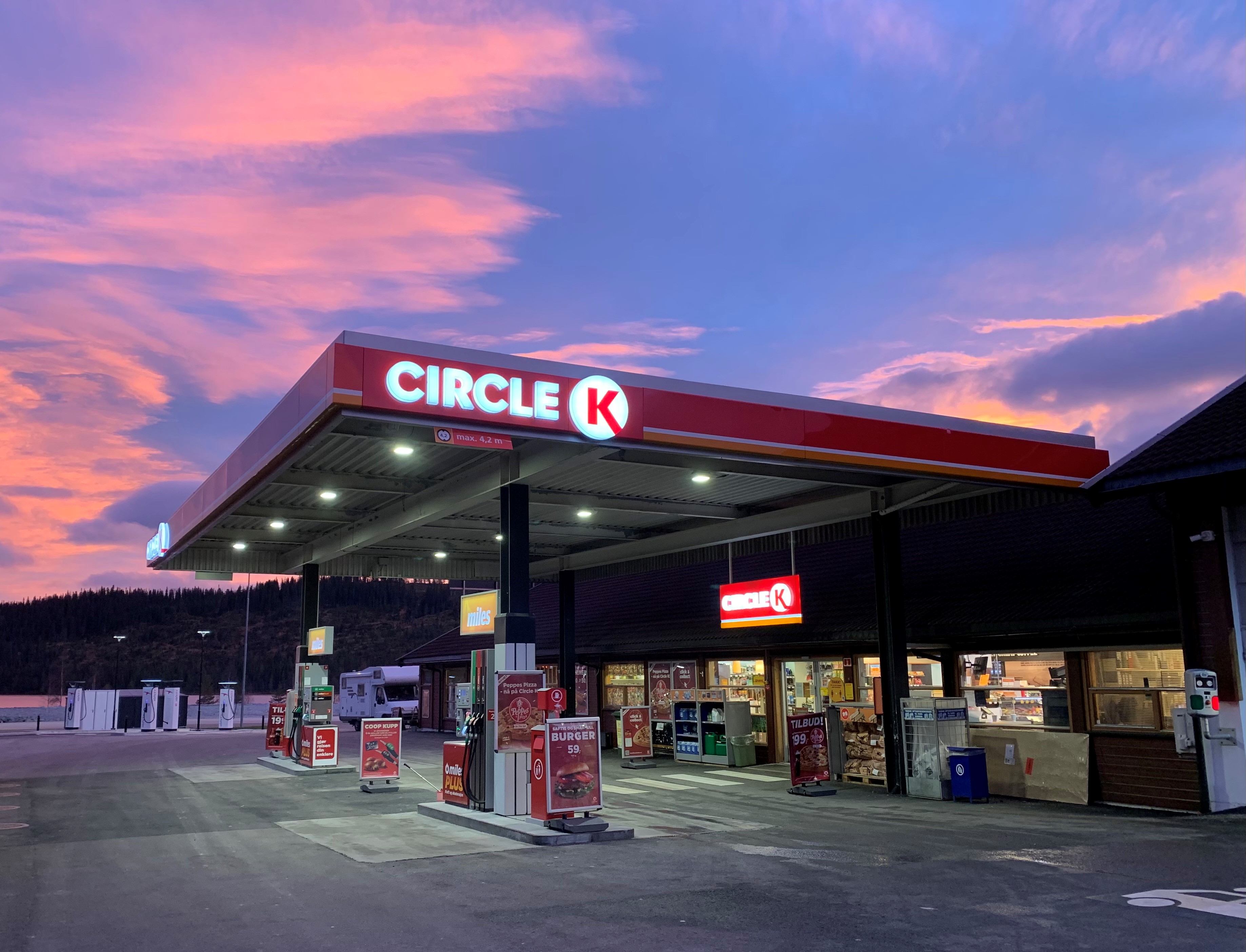 Circle K Høydalsmo (stasjon-i-solnedgang.jpg)