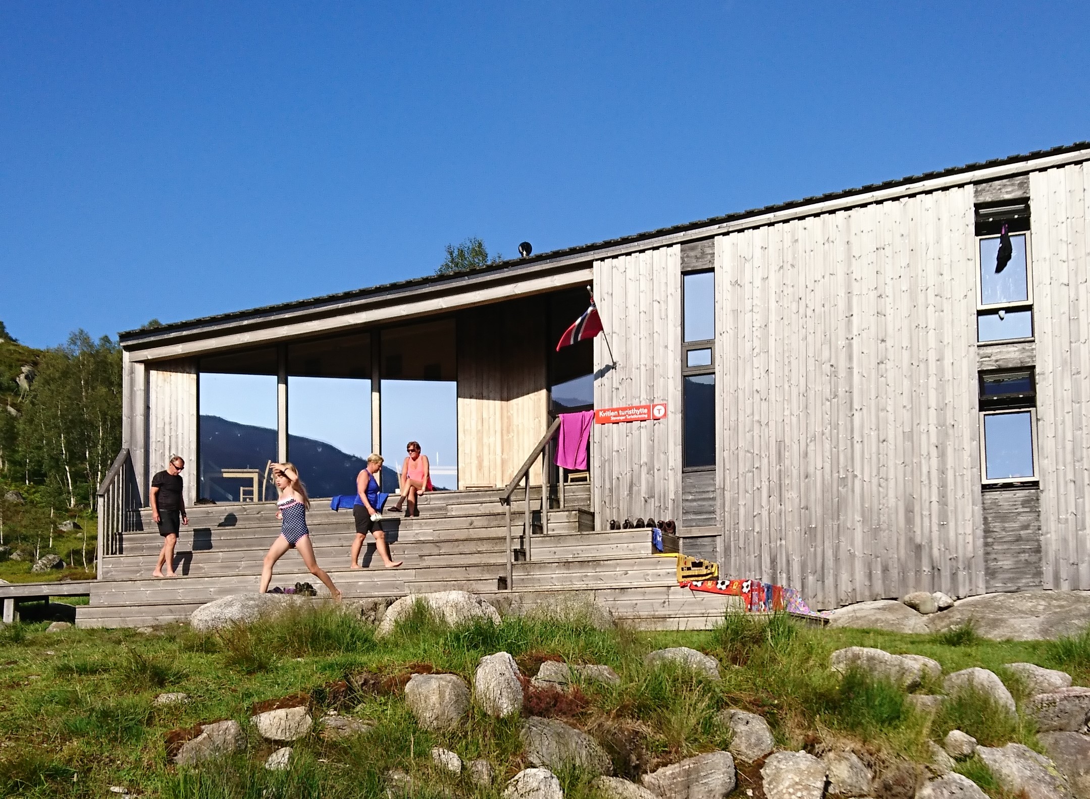 Kvitlen turisthytte i Ørsdalen (tur-til-kvitlen-1.jpg)