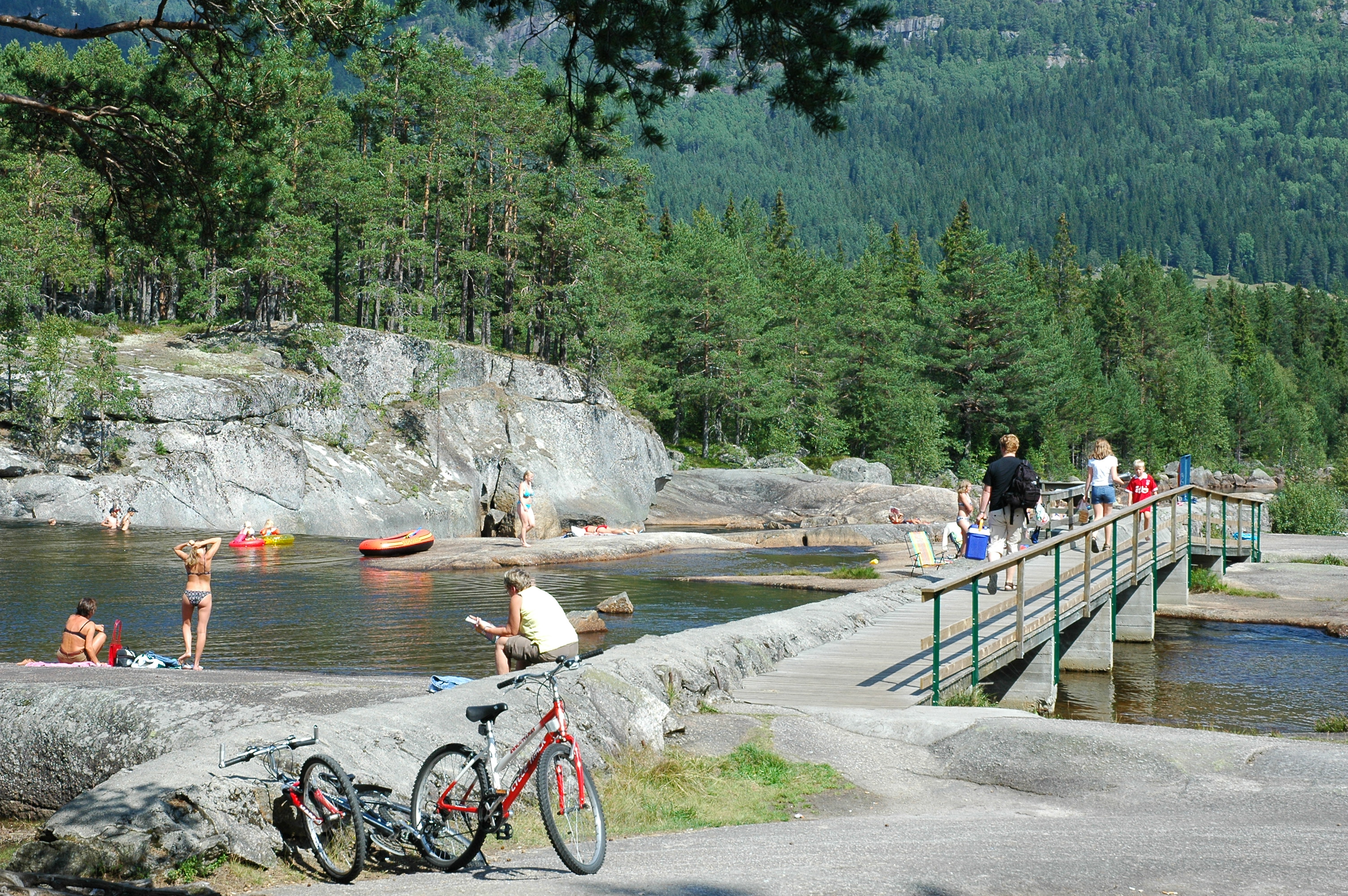 Honnevje rasteplass og badeplass (honnevje-badeplass-1.jpg)