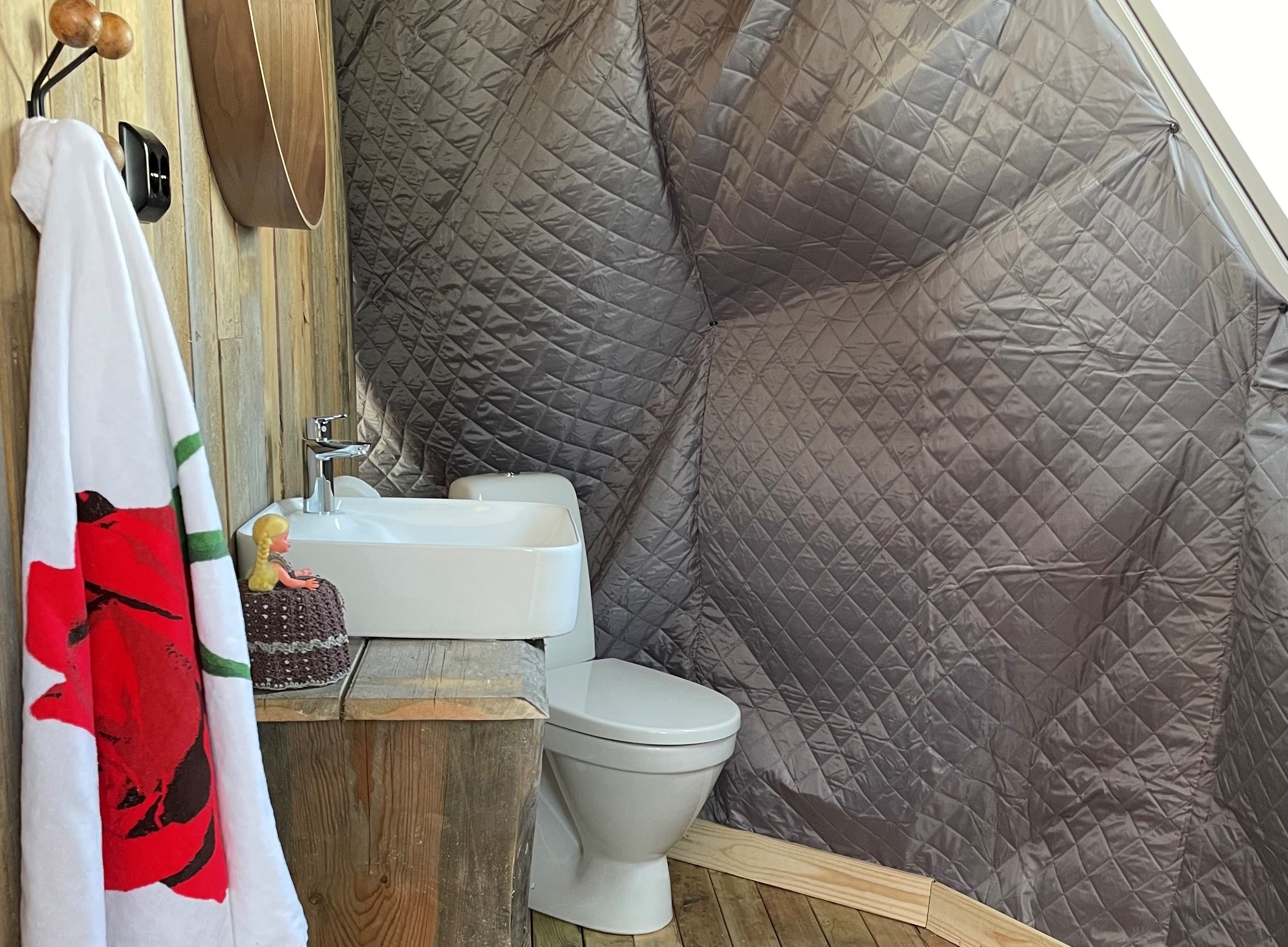 Brokkestøylen Glasskafé & Glamping (brokkestøylen-bad.jpg)