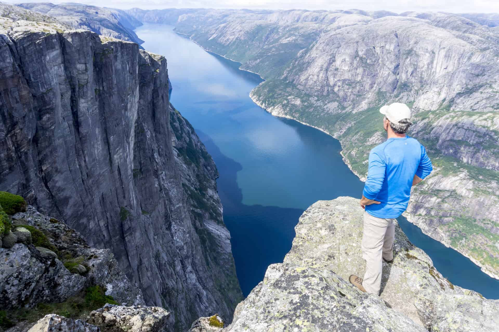 Kjerag - Majesteten i Lysefjord (kjerag-nesatinden-1.jpg)