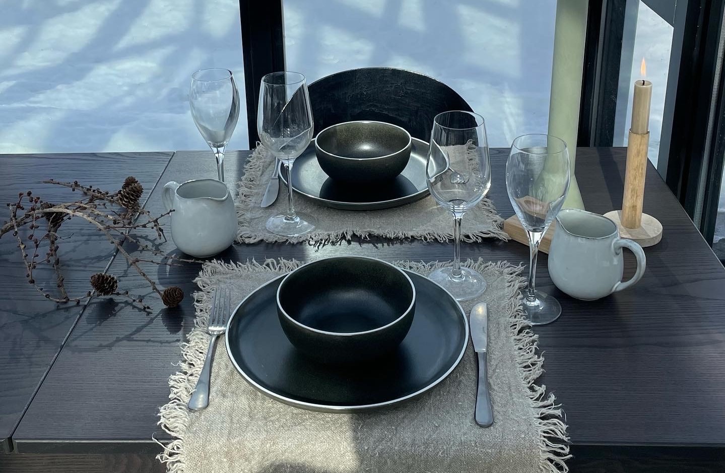 Brokkestøylen Glasskafé & Glamping (brokkestoylen-dekket-bord.jpg)