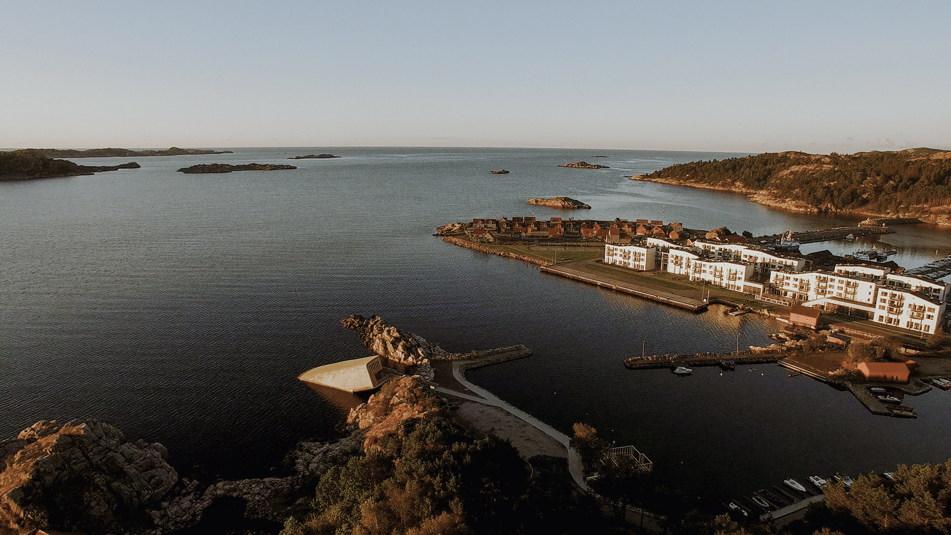 havhotellet og under.jpg